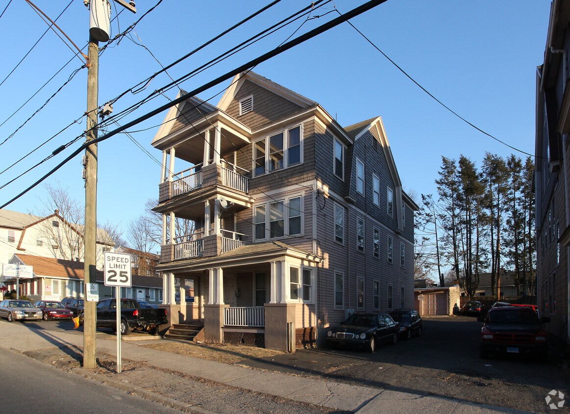 32 Meriden Rd, Waterbury, CT 06705 Apartments in Waterbury, CT