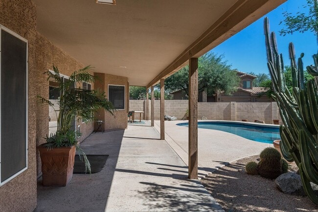 Building Photo - Ironwood Village - Completely Remodeled Interior, Single Level with Pool!