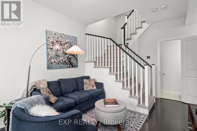 Building Photo - 2-302 Linsmore Pl