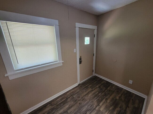 Building Photo - 135 Gramont Ave
