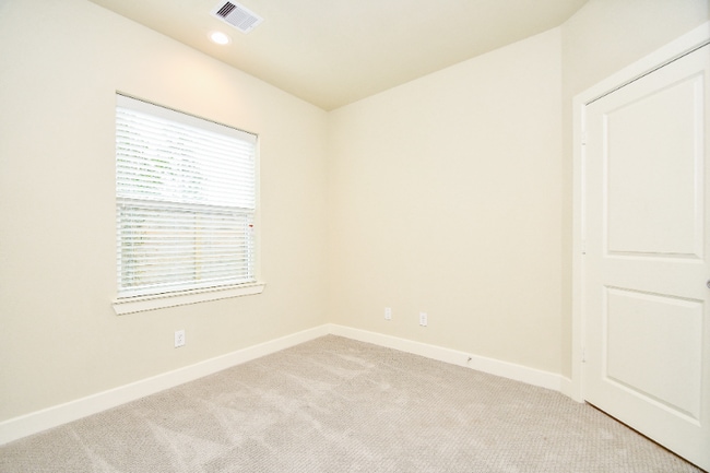 Building Photo - 2307 Warhol Wy