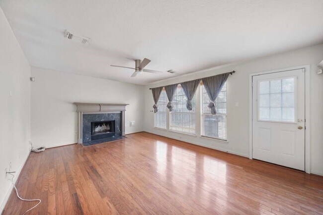 Building Photo - 611 Brazos Trace Dr