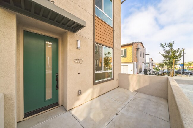 Building Photo - 970 River Trl