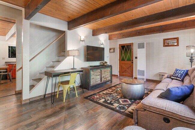 Foto del edificio - 745 Oakmont Ln