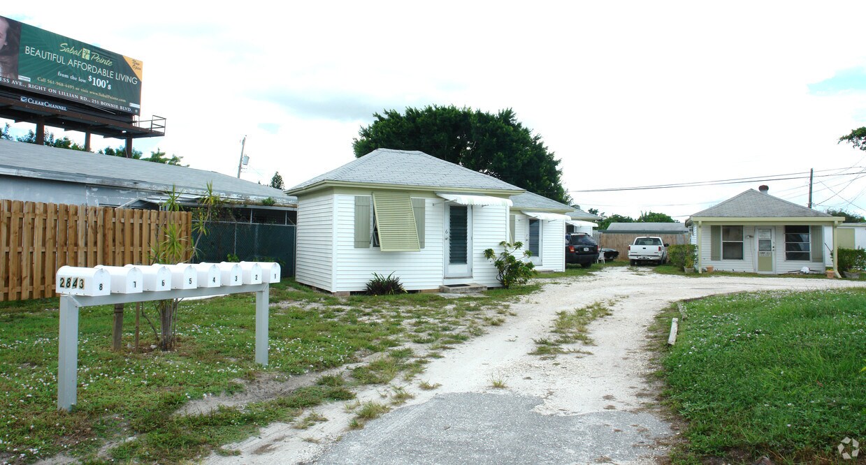 Building Photo - 2843 Forest Hill Blvd