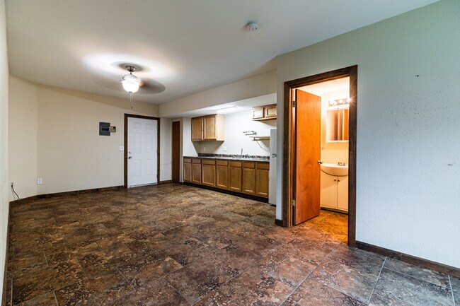 Foto del edificio - 685 W 5th St