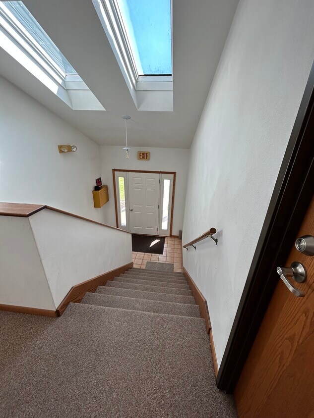 Primary Photo - 715 S Canterbury Dr