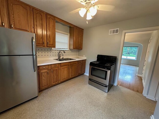 Building Photo - Beautiful 2 Bedroom Apartment in Milwaukee