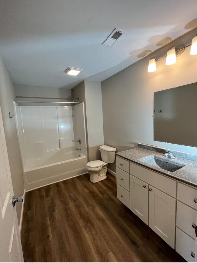 Building Photo - 2 bedroom 1 bath apartment located in Jackson, MO