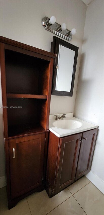 Foto del edificio - 1818 SW 22nd St