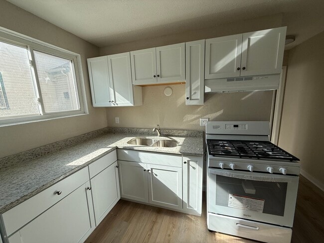 Building Photo - 2606 E Hennepin Ave