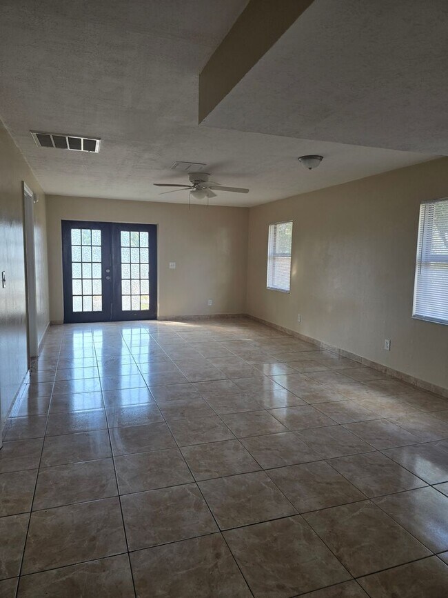 Foto del edificio - 609 N Palm Dr