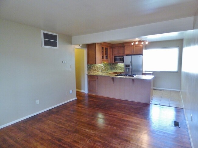 Foto del edificio - 2 Bd 1 Bath in Marmalade Square Condos