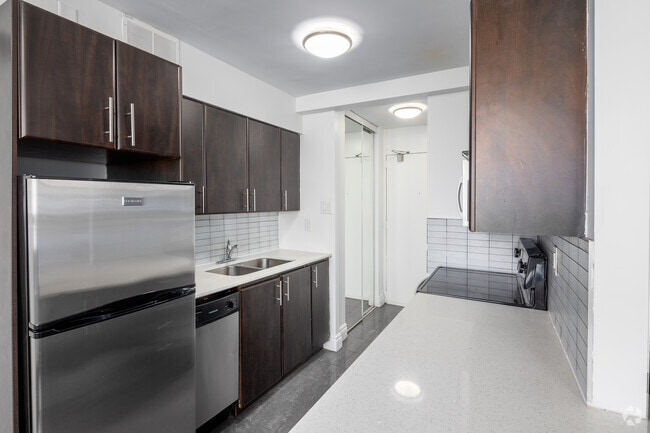 1 BR, 1 BA - 487 SF - 15 Dundonald Street