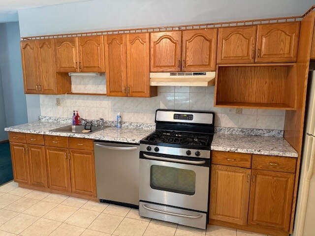 eat-in kitchen - 1 Dix Cir