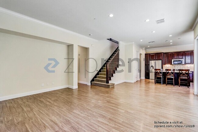 Building Photo - 941 Bracken Ct