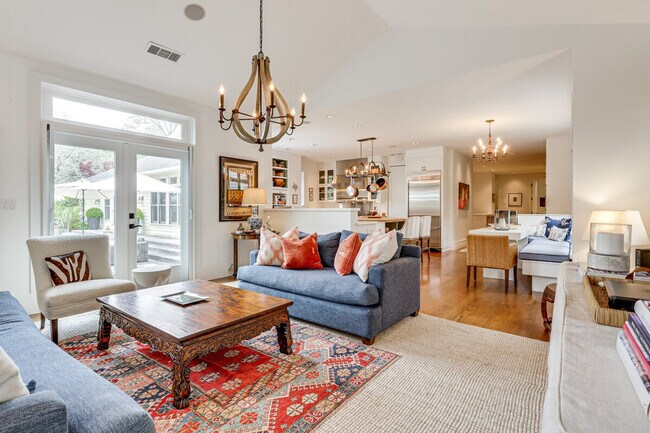 Foto del edificio - 6256 Dry Creek Rd