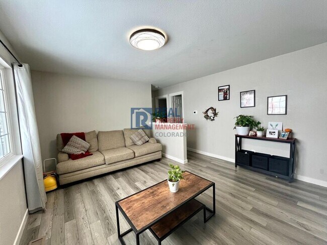 Foto del edificio - 7110 Goldfield Dr