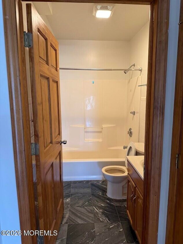 Building Photo - 162 Main St