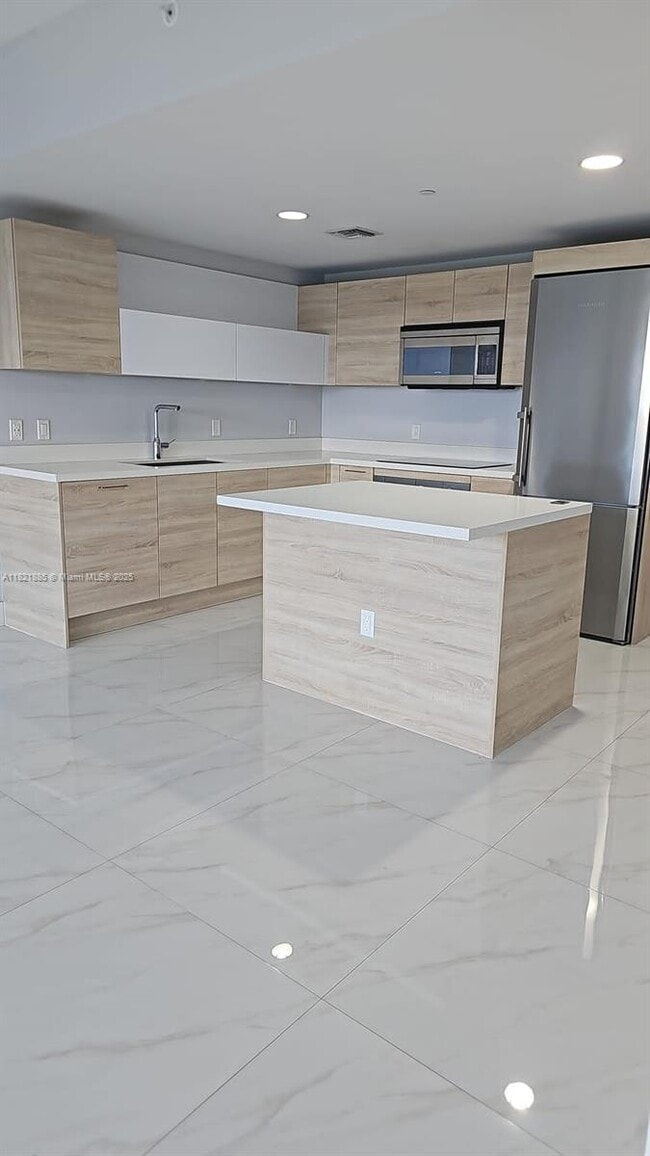 Photo - 16385 Biscayne Blvd Apartment