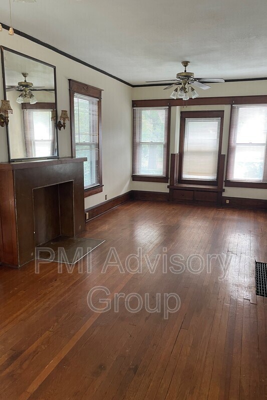 Building Photo - 1409 SW 5th St