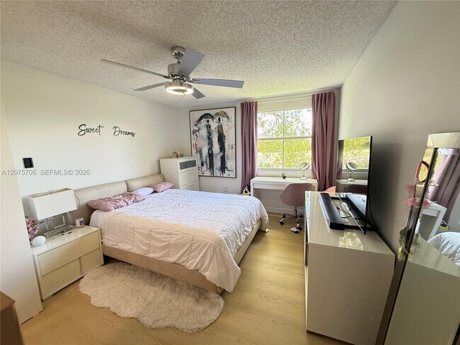 Foto del edificio - 4974 NW 97th Pl