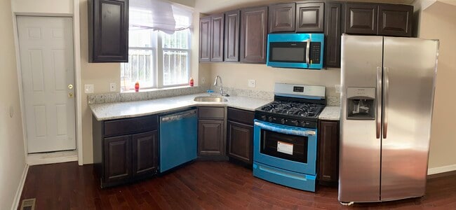 Kitchen - 418 N Bradford St