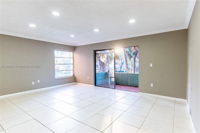 Foto del edificio - 17600 NW 68th Ave