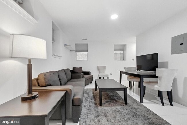 Foto del edificio - 623 5th St NE