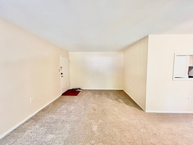 Building Photo - Cozy Oasis in Rockville!