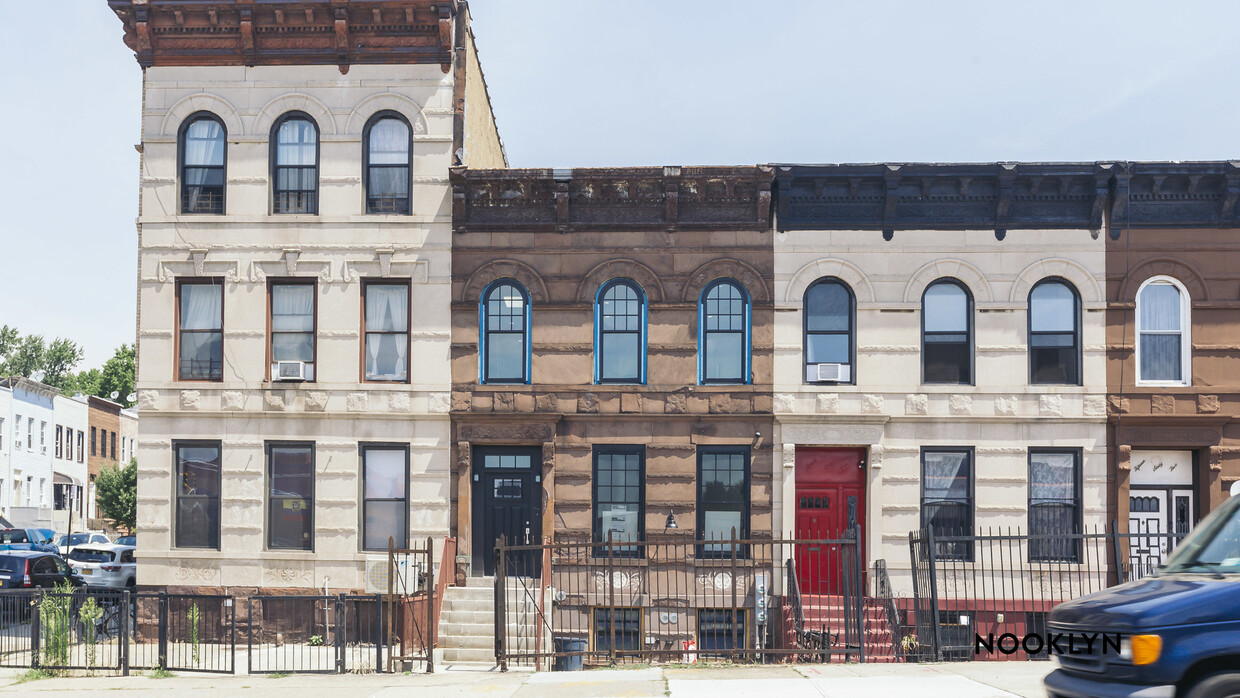 Primary Photo - 1559 Bushwick Ave