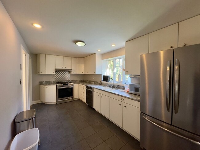 Foto del edificio - Charming 4 Bedroom/3.5 Bathroom Detached Home in Homeland, MD!