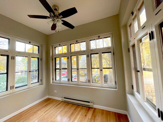 Foto del edificio - 4324 N Hoyne Ave