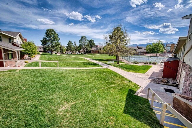Foto del edificio - Move-In Ready Townhome in Desirable Distri...