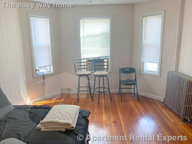 Building Photo - Medford / Wellington 2BR - In Unit Laundry