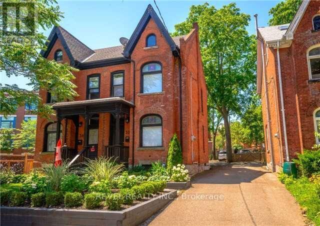 Building Photo - 32 Main St