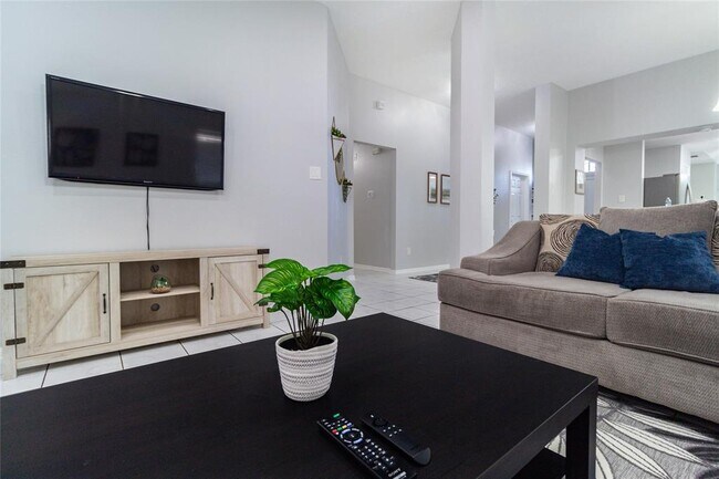 Building Photo - 13414 Creek Springs Dr