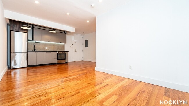 Building Photo - 620 Parkside Ave