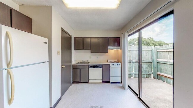 Foto del edificio - 725 Peppertree Dr
