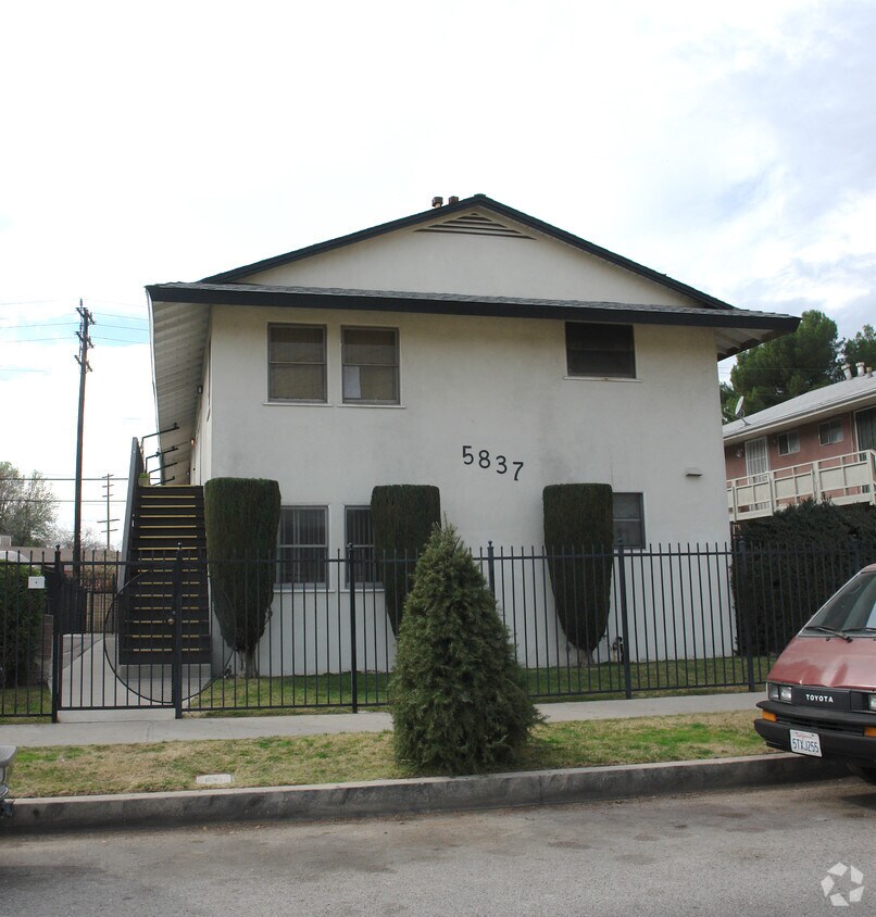 Foto del edificio - 5837 Whitnall Hwy