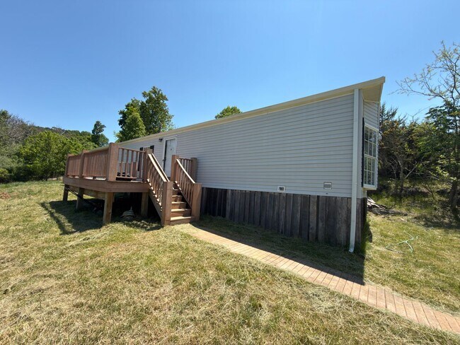Building Photo - Christiansburg, 3 BR / 2 BA Available