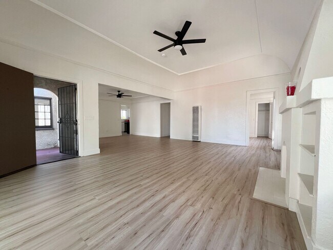 Building Photo - LB2527