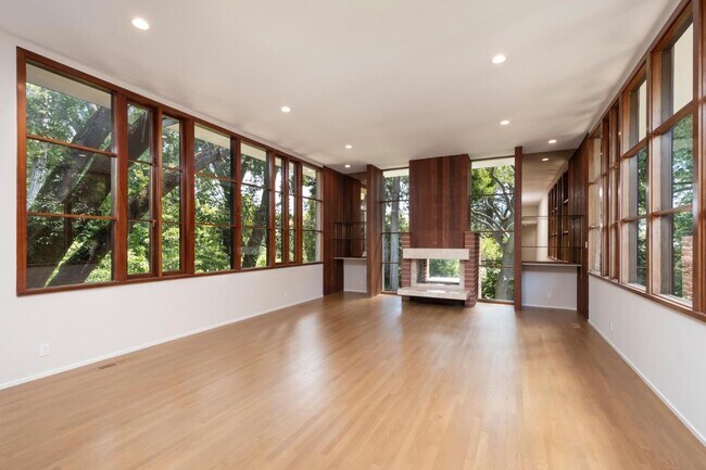 Building Photo - 2180 Forest View Ave