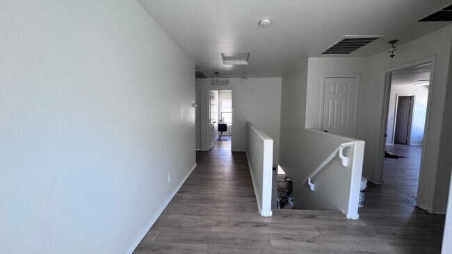 Foto del edificio - 1820 E Parkside Ln