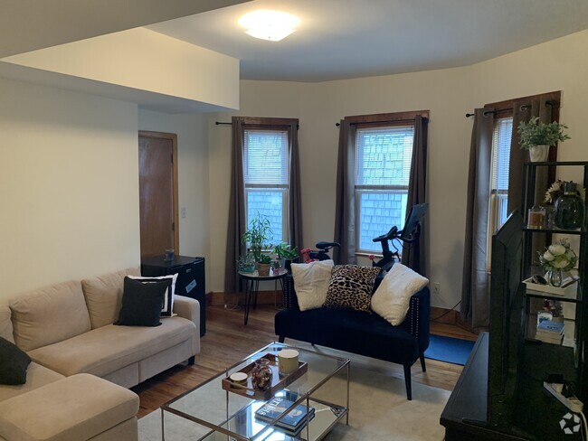 Building Photo - 346 Faneuil St