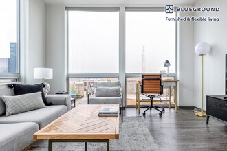 Building Photo - 2340 N California Ave