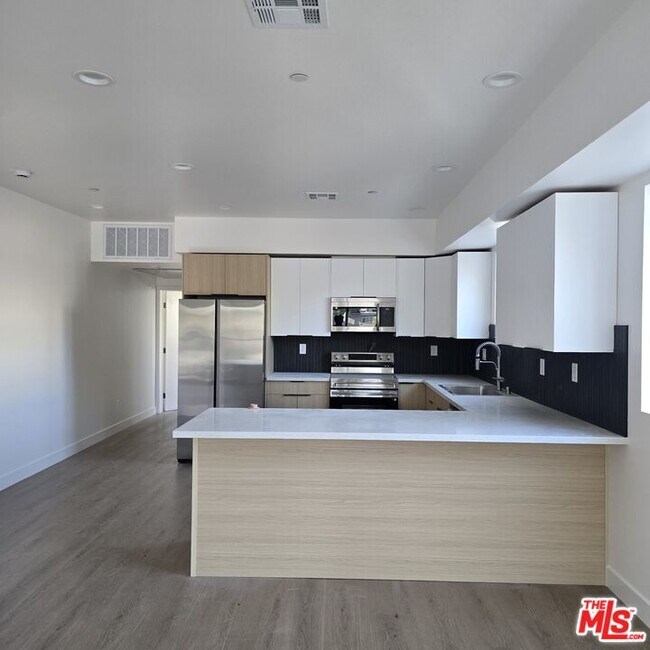 Foto del edificio - 10829 Peach Grove St