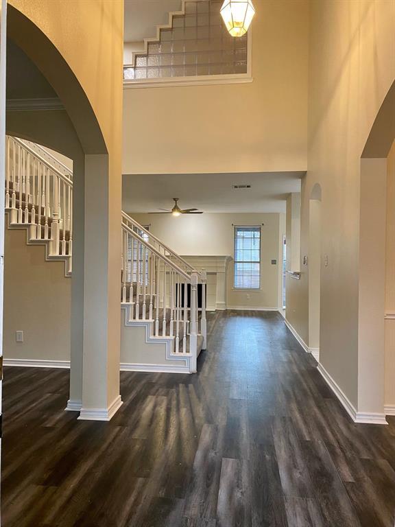 Building Photo - 9714 Wolf Creek Dr