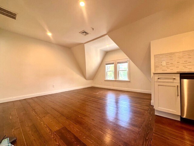 Building Photo - 21 Bellevue St