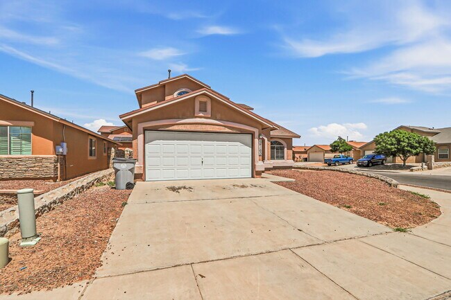 Building Photo - 14160 Lasso Rock Dr